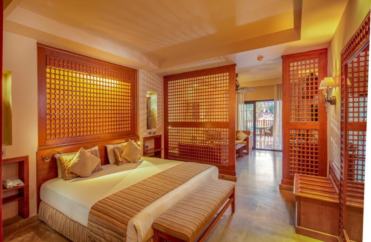 Grand Waterworld Makadi Family Star - Couples And Families Only Hotel Hurghada Exterior photo A room at the resort