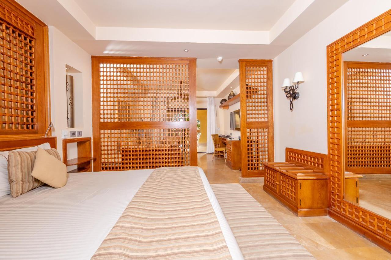 Grand Waterworld Makadi Family Star - Couples And Families Only Hotel Hurghada Exterior photo A room at the hotel
